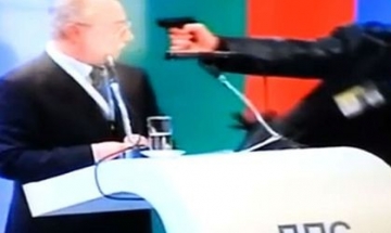 Видео: Покушението и пребиването на нападателя на Доган Видео: Покушението и пребиването на нападателя на Доган