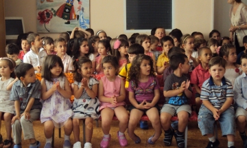 Над 20 хиляди деца учат в българските училища в чужбина