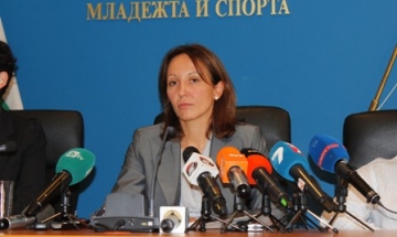 Министър Раданова дава старт на тенис турнир в Деня на София
