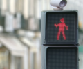Танцуващ светофар грабва вниманието на пешеходци