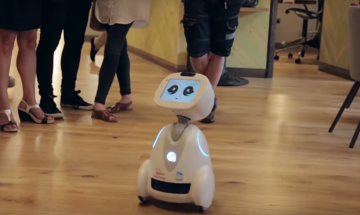 Новият робот Buddy пази от крадци и пожари