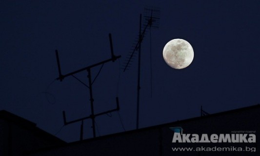 nosht_luna_antena