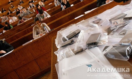 studenti_izpit_telefoni