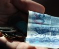Спад в наемането на работници, ръст на заплатите