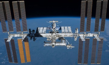 Руснак, американец и италианка стъпиха на Международната космическа станция