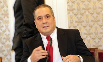 Подкрепяте ли протеста на творците срещу Слави Бинев?