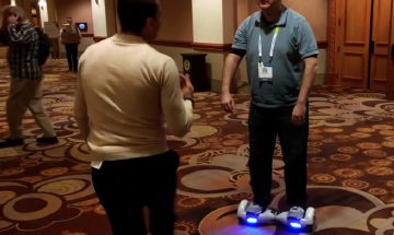 IO Hawk е едновременно скейтборд и Segway