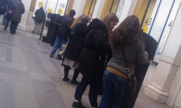 Българите масово изпращат мартенички до роднините си в чужбина