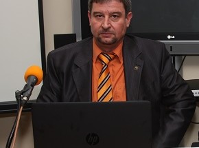 Институциите вменяват на родители и ученици, че са робовладелци на образованието
