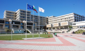 Студенти на протест срещу закриване на специалността „Парамедици“