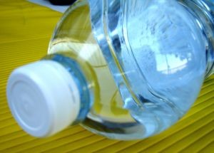В столицата раздават вода заради жегата