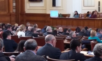Парламентът забрани рекламата на електронните цигари