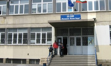 Проверяват училище заради намушкан ученик