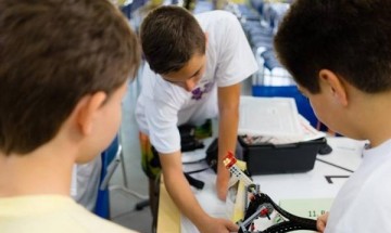 Учители създават отбори по роботика в 17 български училища